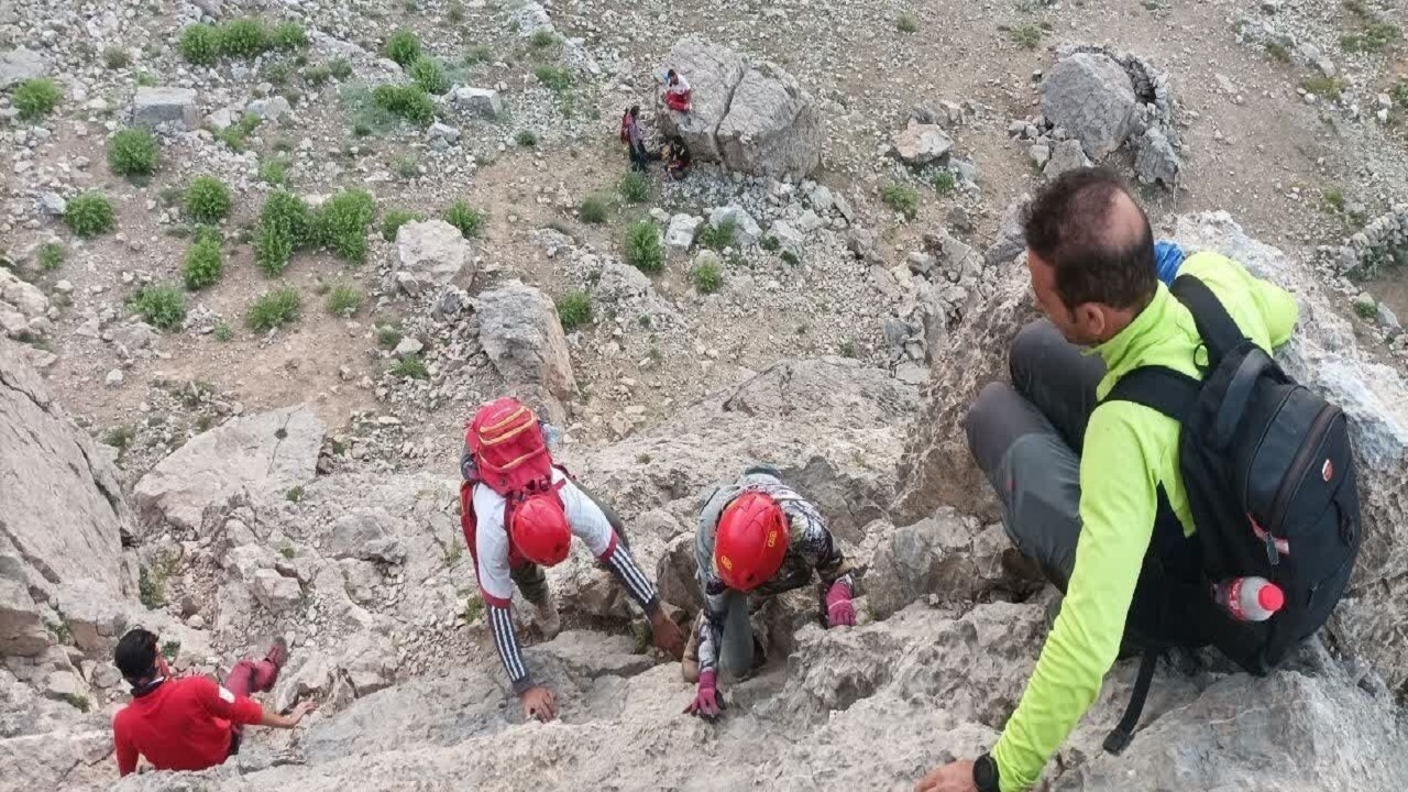 نجات هشت گرفتار در ارتفاعات آخرداغ بجنورد