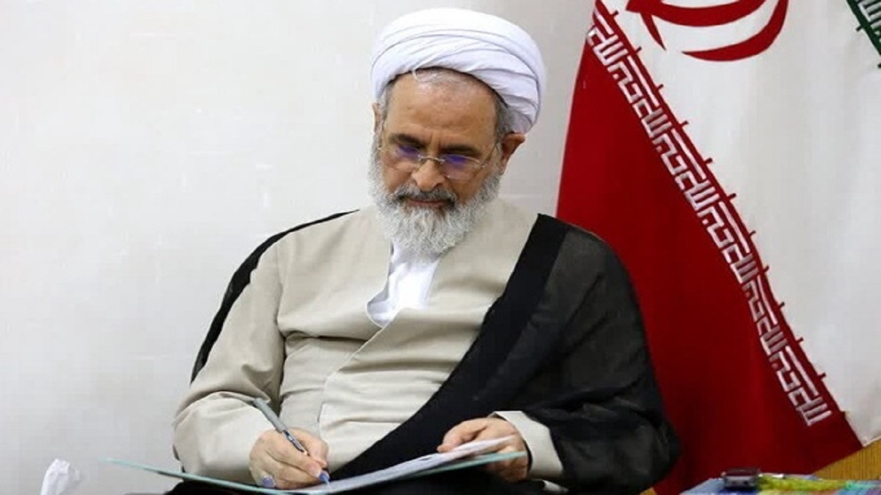 روحانیت جان خویش را در جهت آرمان‌ الهی بر کف دست گرفته است