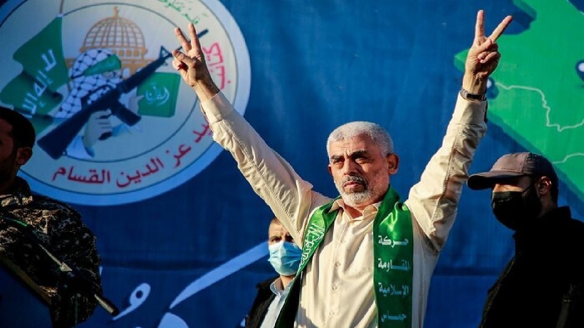 سید الطوفان؛ بنری که بر آوار منزل یحیی سنوار در خان یونس نصب شد + فیلم