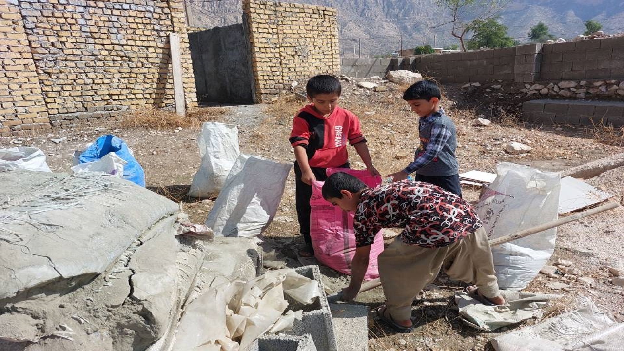 برگزاری اردوی جهادی یک روزه به همت کودکان و نوجوانان در روستای دهلی + عکس