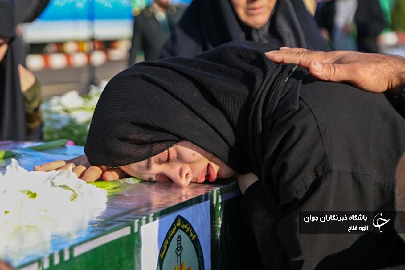 تشییع پیکر پاک شهیدان علیرضا آقاجانی و پویا رحمت طلب ضیابری در رشت