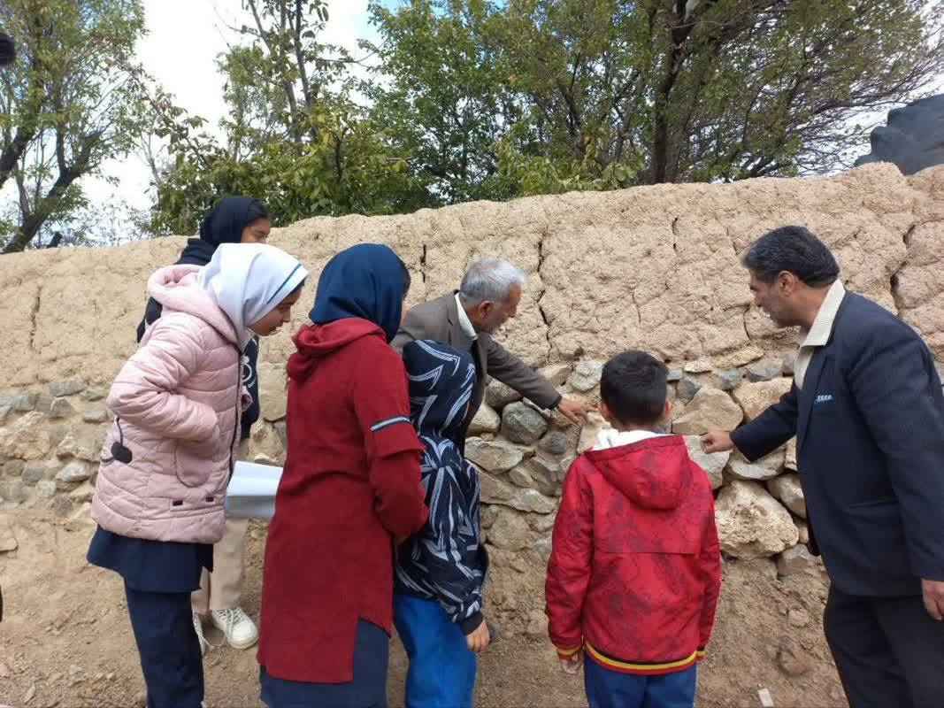 پاکسازی طبیعت توسط دانش آموزان پاکسازی طبیعت توسط دانش آموزان