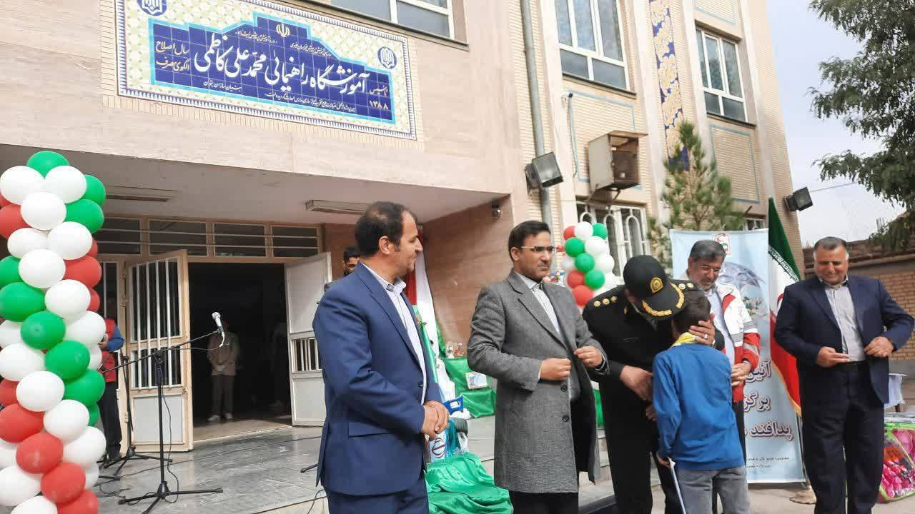 تجلیل از دانش آموزان