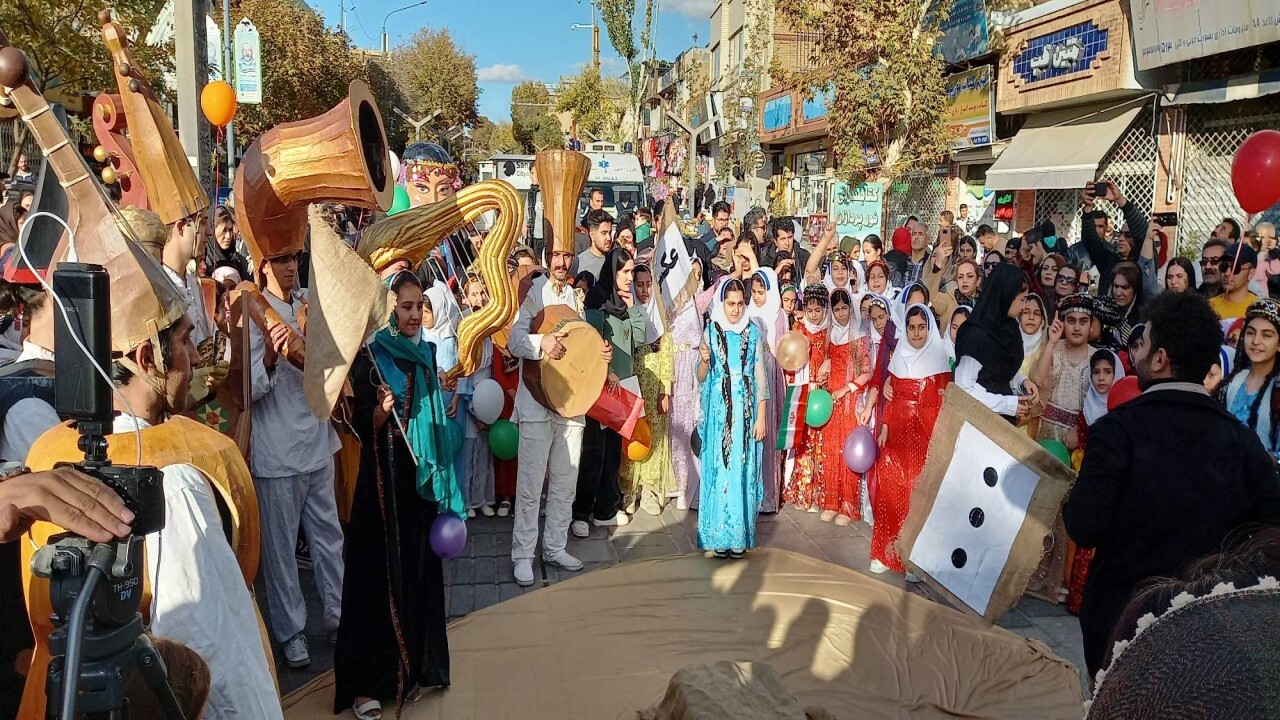 سی‌و پنجمین جشنواره تئاتر استانی کردستان آغاز شد