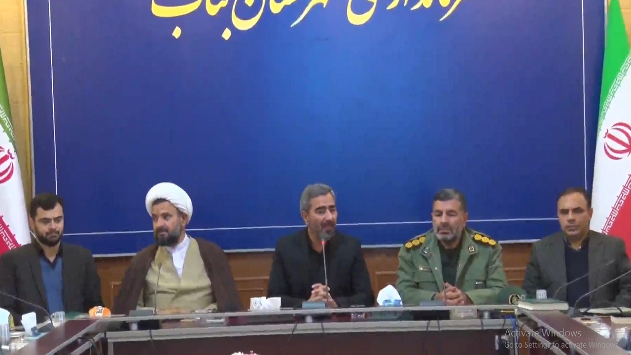 اولین وظیفه هر کارمند احترام وبرخورد مناسب با مردم می‌باشد