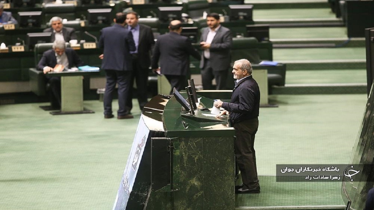 نیکزاد: رئیس‌جمهور فردا به مجلس می‌آید