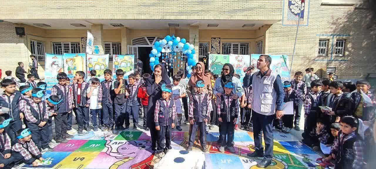 مراسم جشن در مدرسه