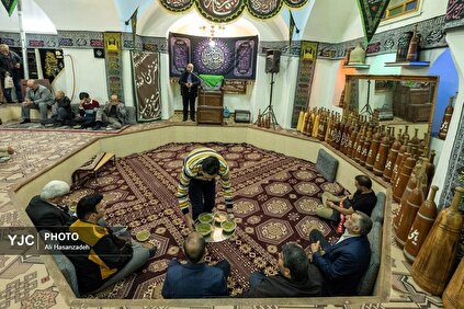 عزاداری در زورخانه پوریای ولی گازُرگاه یزد در ایام فاطمیه