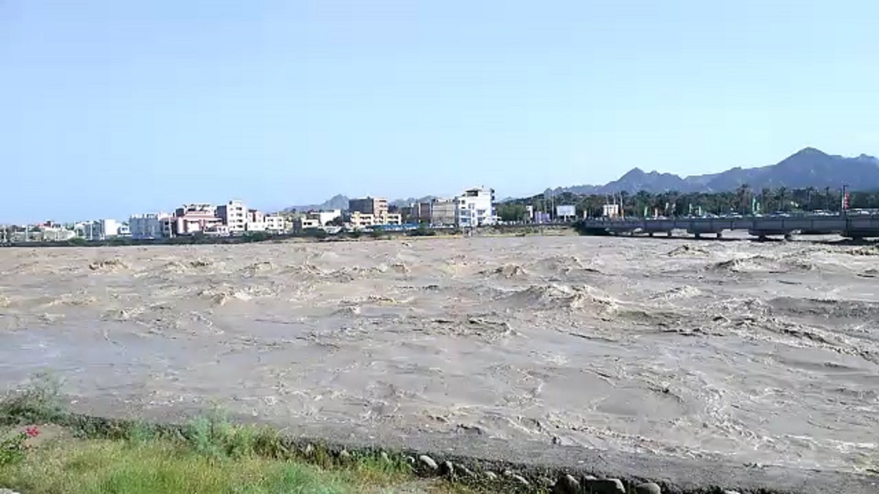 اخذ ۲ فقره سند تک برگ رودخانه روستای تقویه