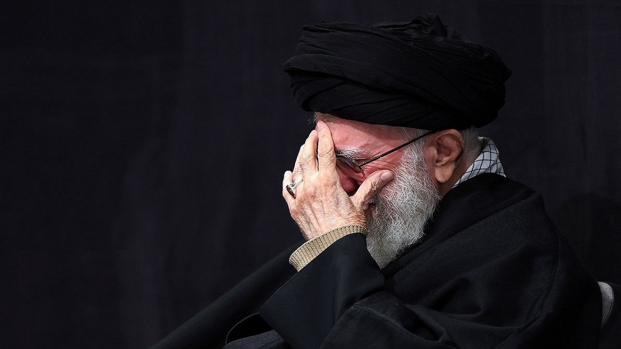 اشک‌های رهبر معظم انقلاب هنگام نوحه‌ای با ذکر یاد کودکان غزه و لبنان + فیلم