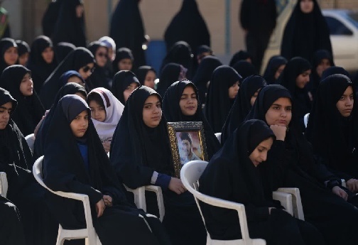 استقبال دانش آموزان از شهید گمنام