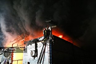 حریق در سوله ساخت مبل در رشت