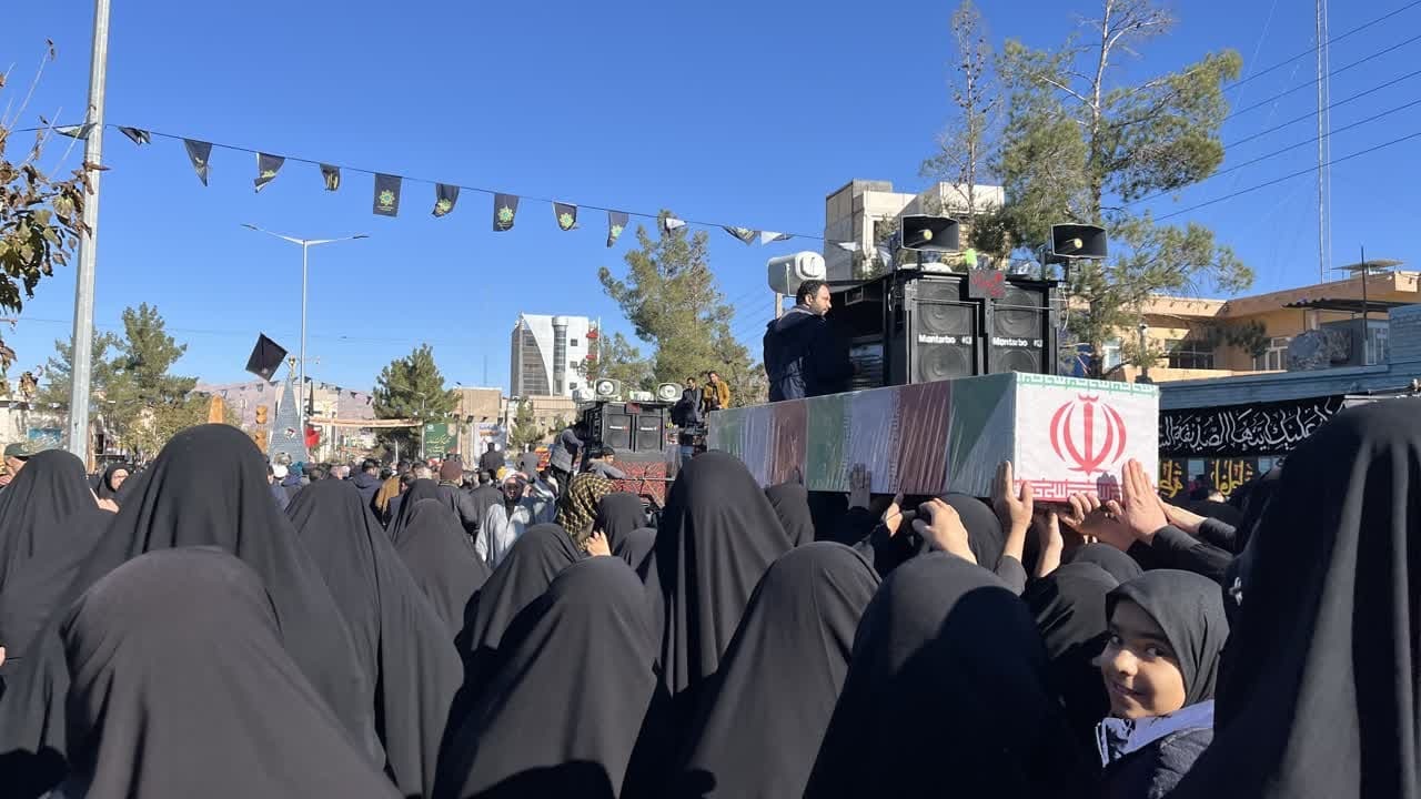 تشییع پیکر ۶ شهید گمنام در بیرجند + تصاویر