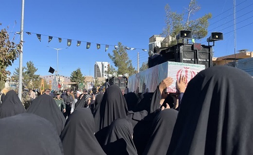 مراسم تشییع پیکر ۶ شهید گمنام در بیرجند با حضور اقشار مختلف مردم برگزار شد.