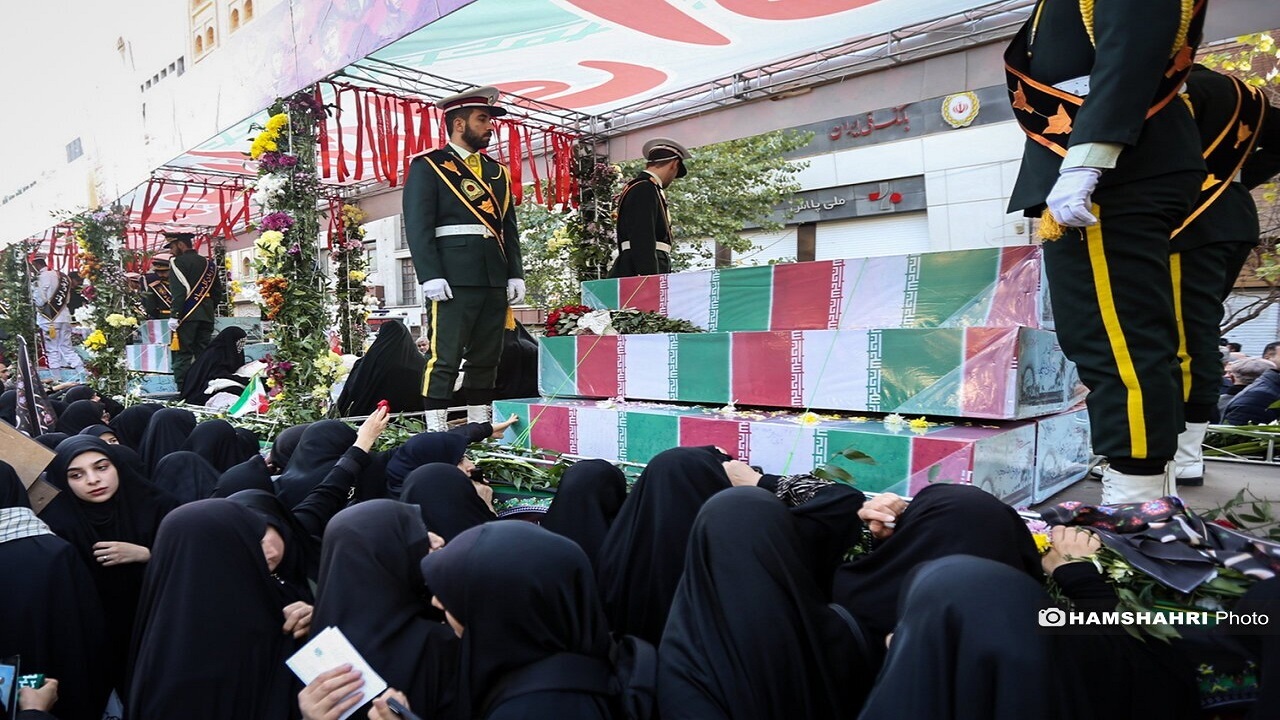 تشییع پیکر پنج شهید گمنام در همدان