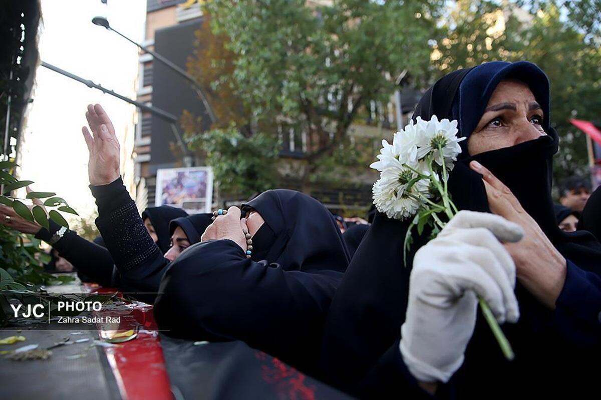 مراسم تشییع پیکر پاک شهدای گمنام دفاع مقدس در تهران (۲)