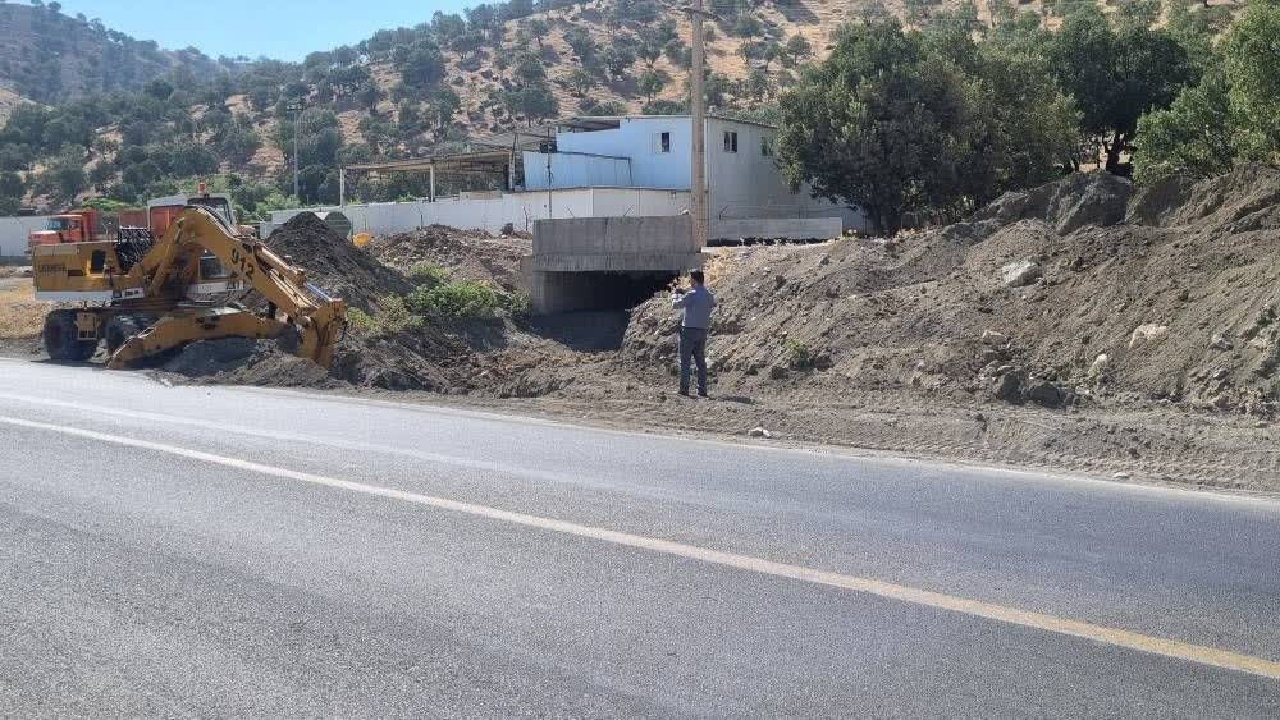 پاکسازی و تنقیه بیش از یک هزار پل در جاده های لرستان
