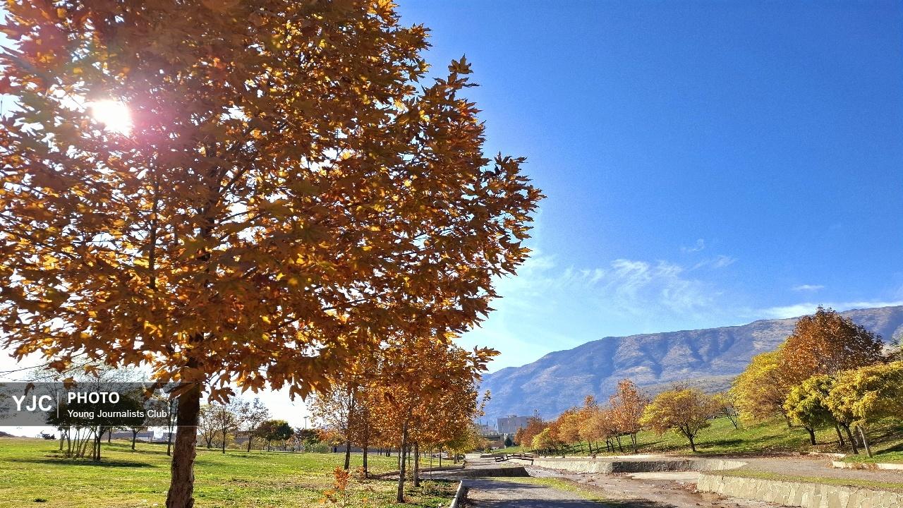 طراوت رنگ ها در پاییز پارک آبشار طلایی خرم آباد