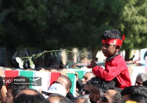 گزارش تصویری از تشییع پیکر مطهر ۱۰ شهیدگمنام در بندرعباس