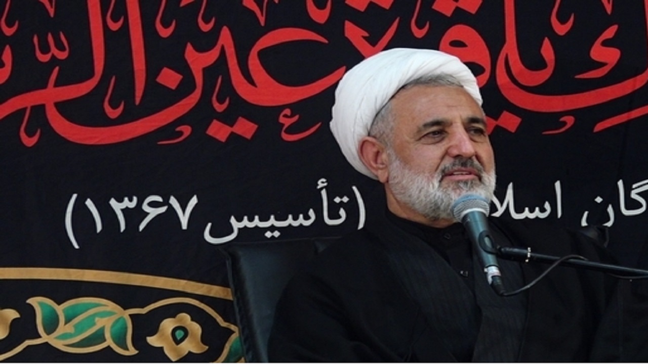 ولی فقیه سکان دار راستین هدایت جامعه است