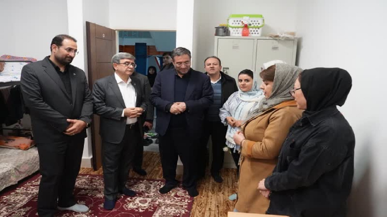 حضور سرزده استاندار آذربایجان غربی در خوابگاه‌های دانشجویی+عکس