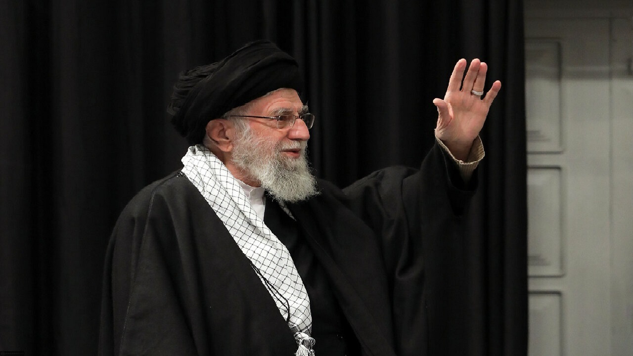 درخواست یکی از عزاداران لبنانی برای گرفتن چفیه رهبر معظم انقلاب + فیلم