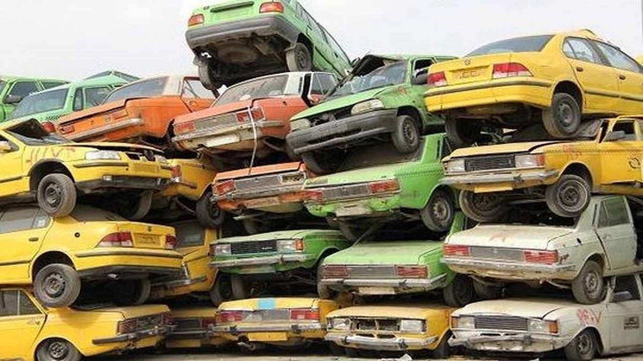 تردد حدود سه هزار و ۵۰۰ دستگاه تاکسی با فرسودگی بالا در دل شهر/صدای تاکسی داران قمی به دولت می‌رسد؟