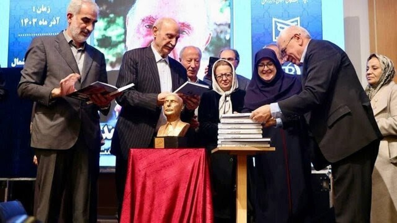 دولت حمایت از نخبگان را وظیفه خود می‌داند