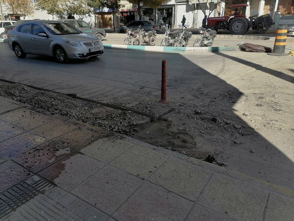 اینجا بلوار ورودی خارجی ها به کرمان است +فیلم