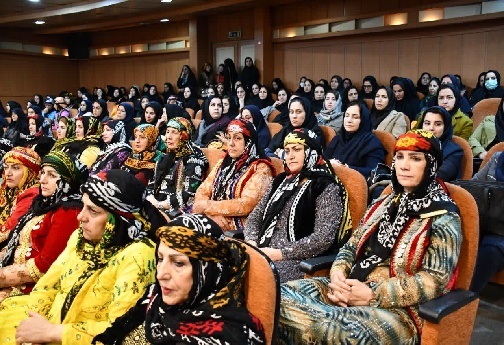 تجلیل از داوطلبان در لرستان