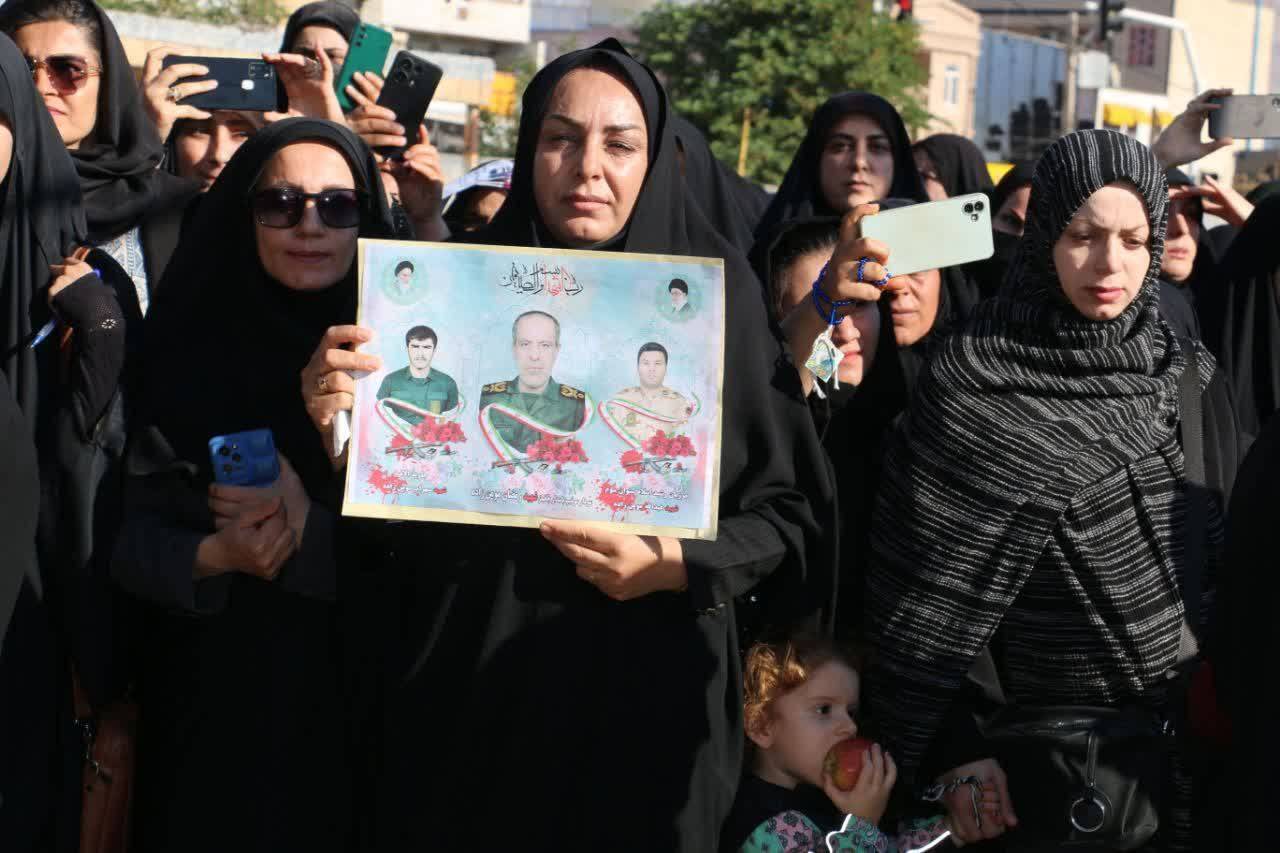 حضور زنان در مراسم تشییع شهید
