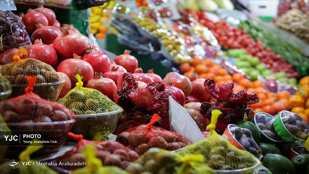 میوه و مواد پروتئینی با تخفیف ویژه در بازارچه‌های شیراز همزمان با شب یلدا عرضه می‌شود