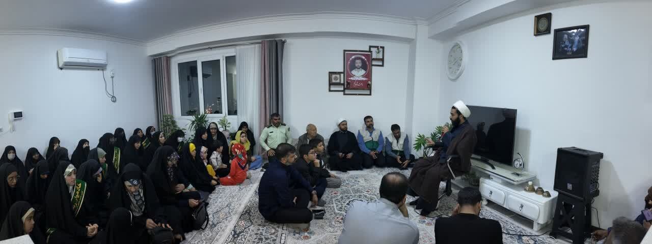 مراسم معنوی هشت پلاک در منزل شهدا