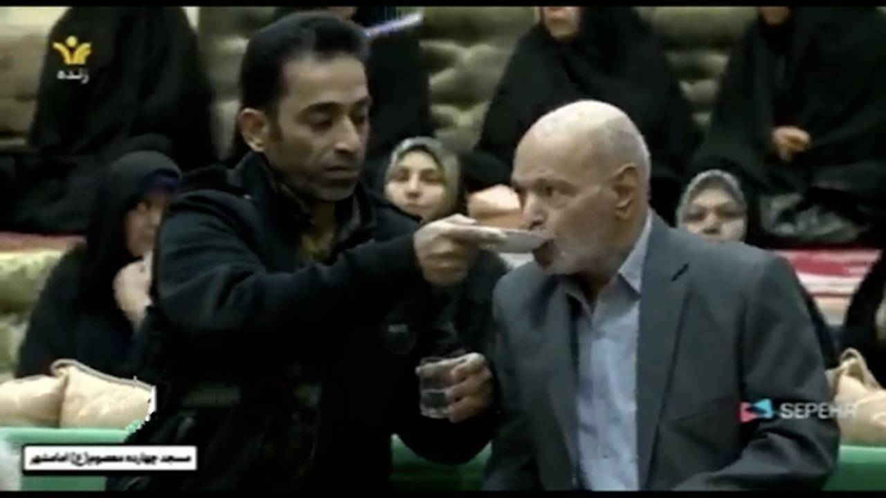 ثبت لحظه دیدنی محبت فرزند به پدر + فیلم