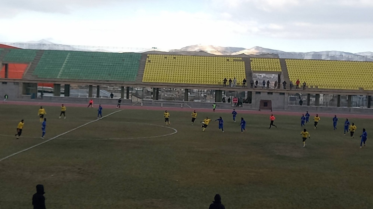 شکست نزدیک بانوان کردستانی در خانه مقابل زنان سپاهان