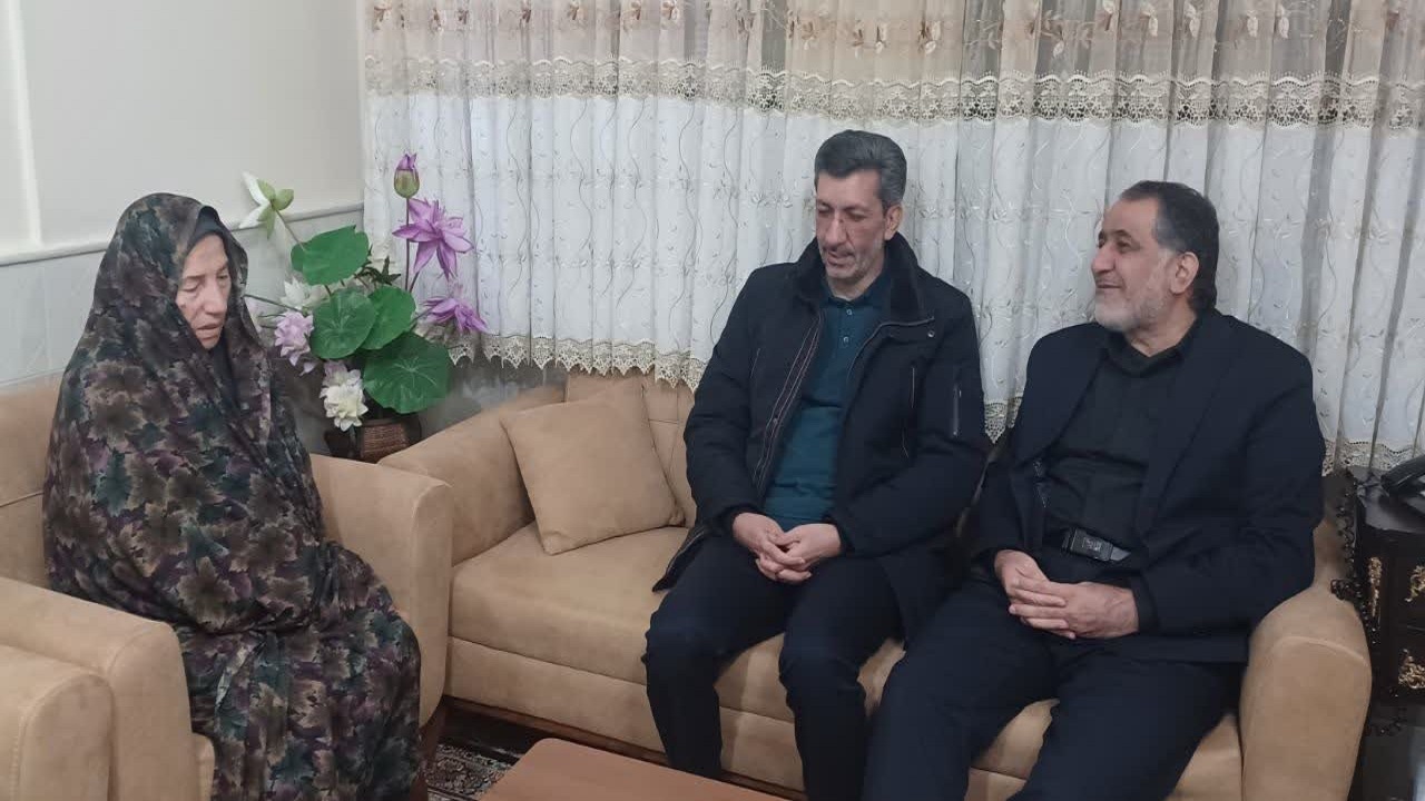 دیدار فرماندار قم با تعدادی از مادران و همسران شهدا