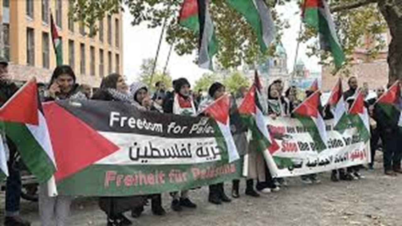 چهلمین روز اعتراض حامیان فلسطین در مقابل پارلمان آلمان + فیلم