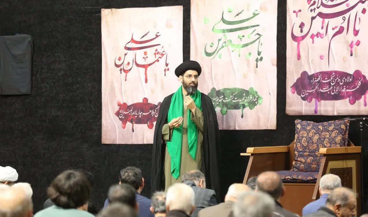 مراسم سخنرانی در مراسم تجلیل از خانواده شهدا
