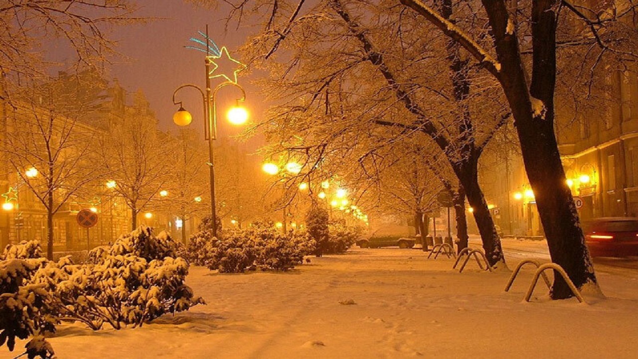 نگاهی به بارش برف پاییزی در منجیل + فیلم