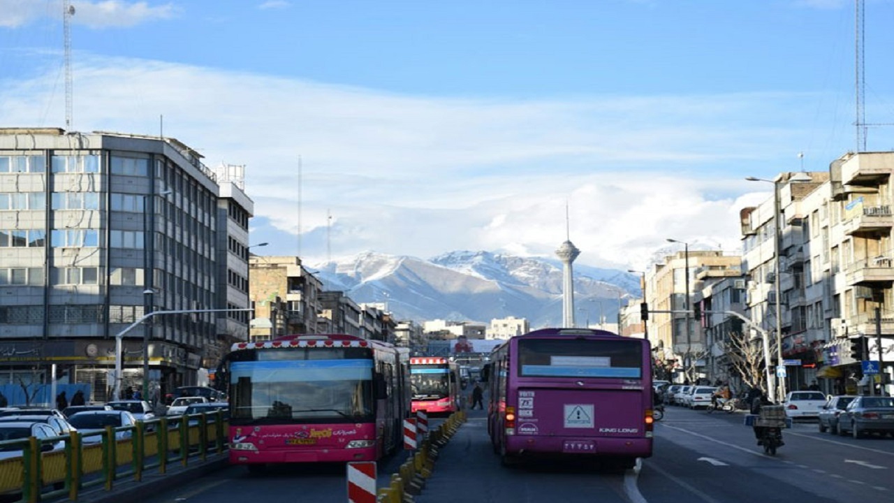نارضایتی مسافران از تردد سواری‌ها در مسیر ویژه BRT