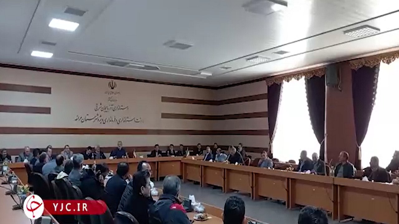 خاموشی لامپ‌های جلسه با درخواست نماینده مجلس در مراغه+فیلم