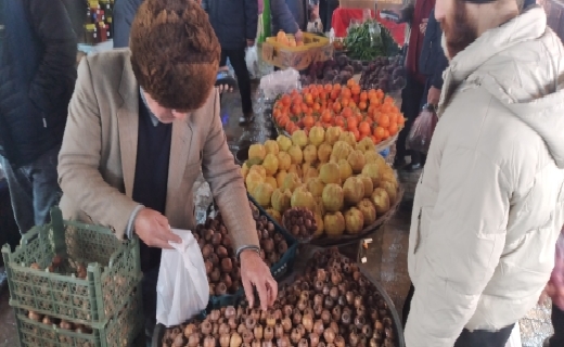 حال و هوای بازار رشت در آستانه آئین شب چله+عکس