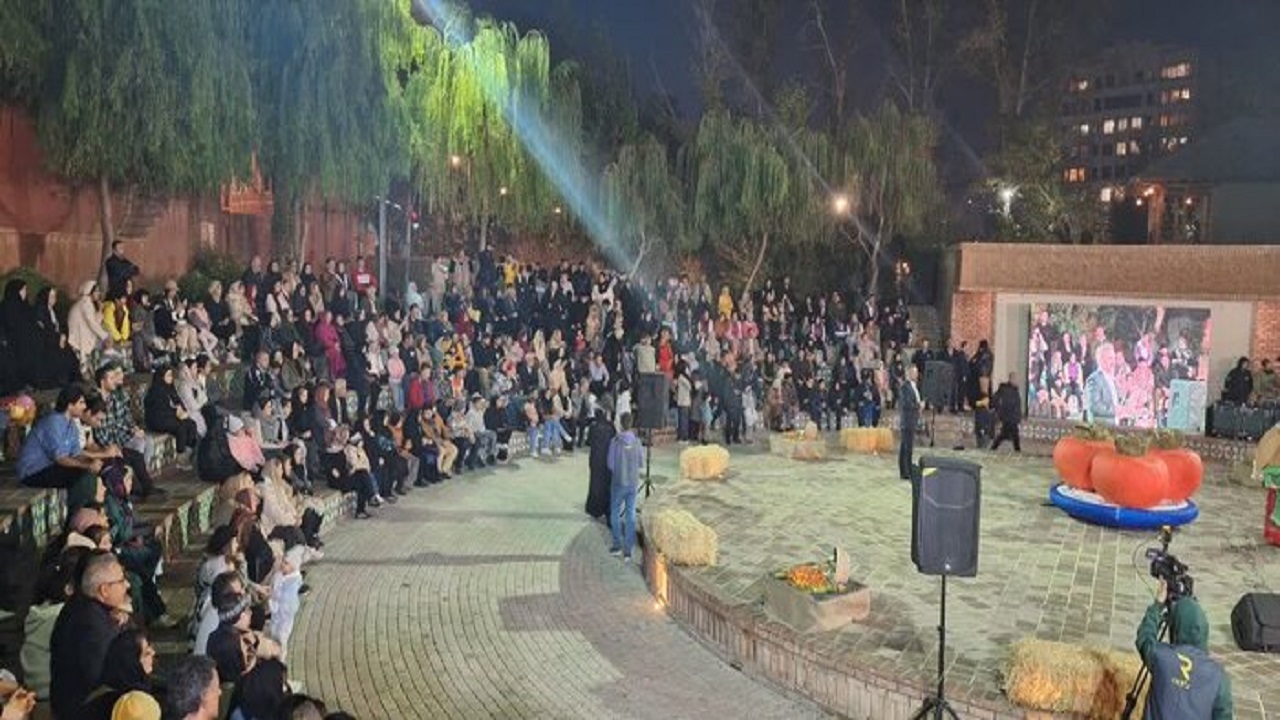 جشنواره خرمالوی کرج / بهانه‌ای برای دورهمی پرشمار ایرانیان