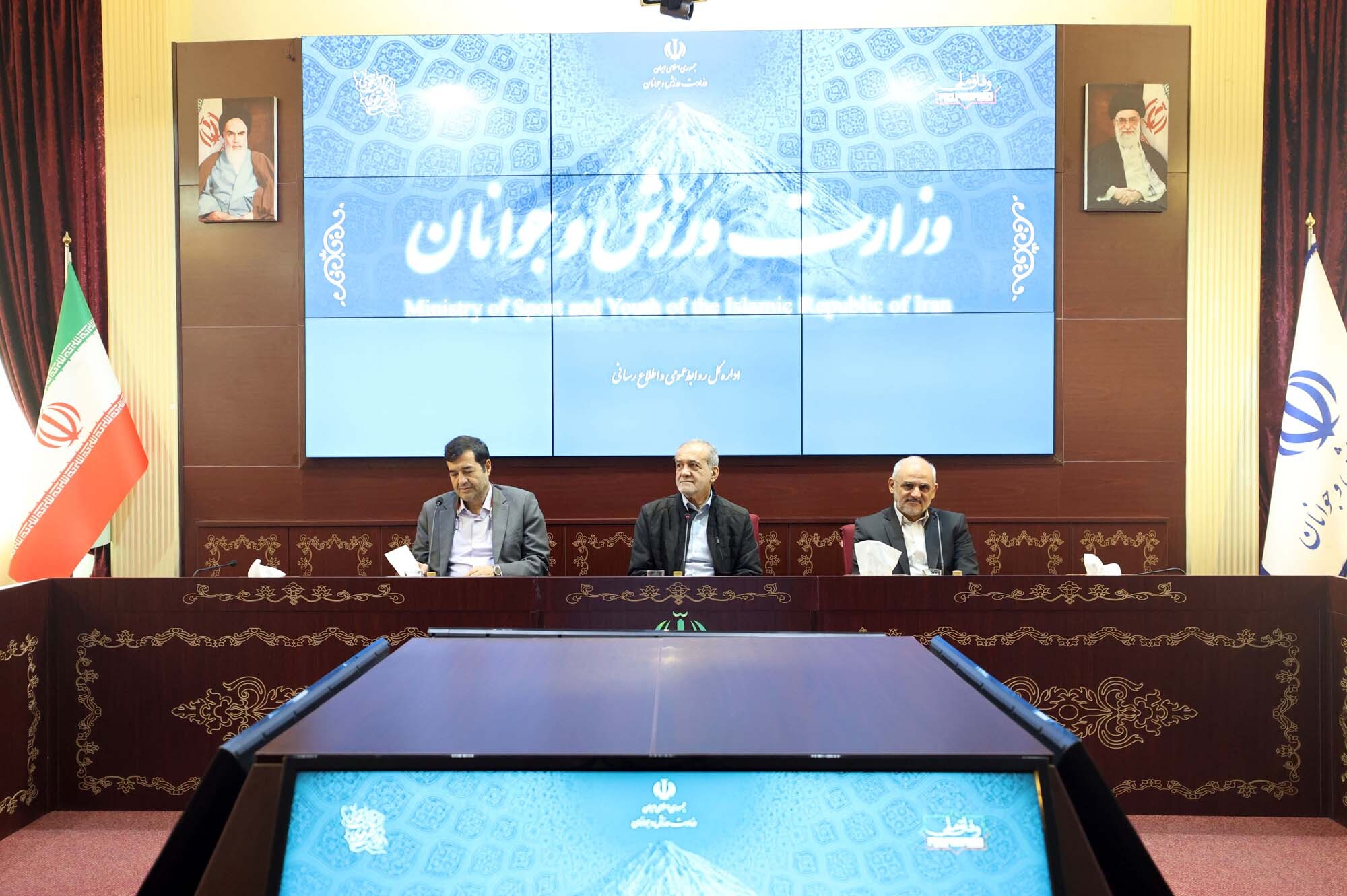 رئیس&zwnj;جمهور با وزیر و مدیران ستادی وزارت ورزش و جوانان
