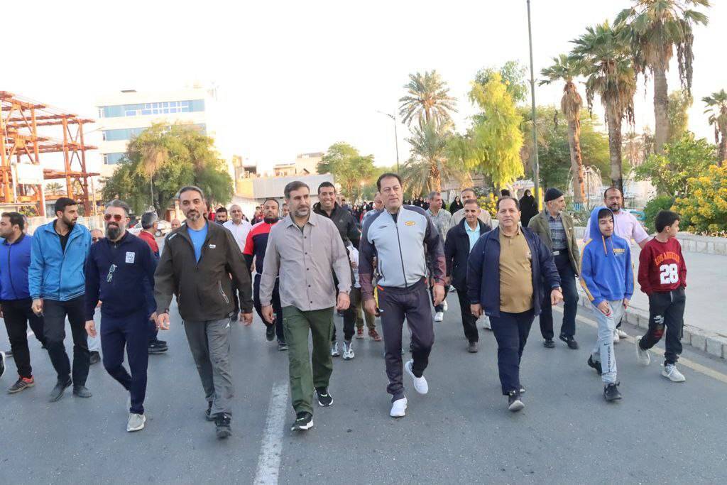 پیاده روی خانوادگی در نیشابور