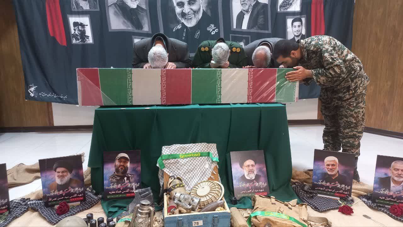 ادای احترام به شهید گمنام