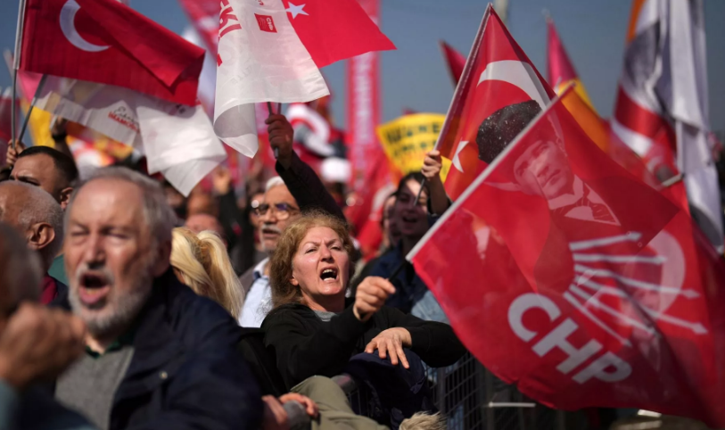 مخالفان اردوغان در حمایت از شهردار استانبول به خیابان‌ها آمدند