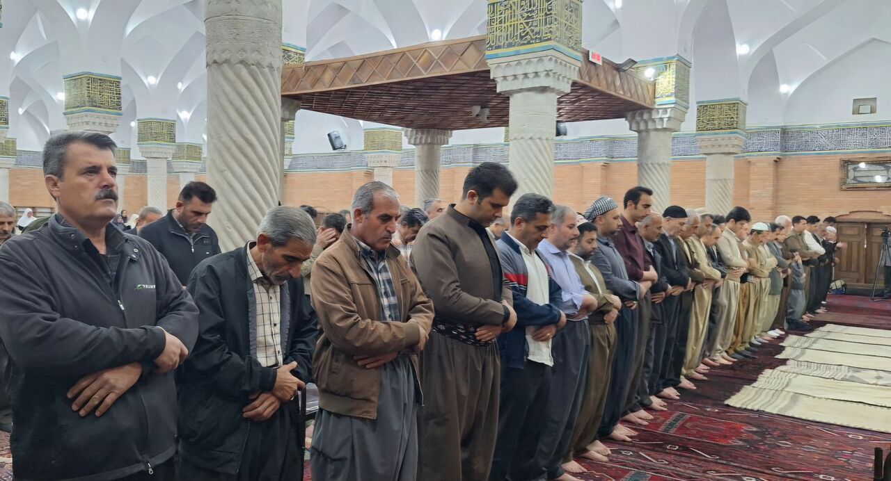 نماز عید فطر در کردستان اقامه شد