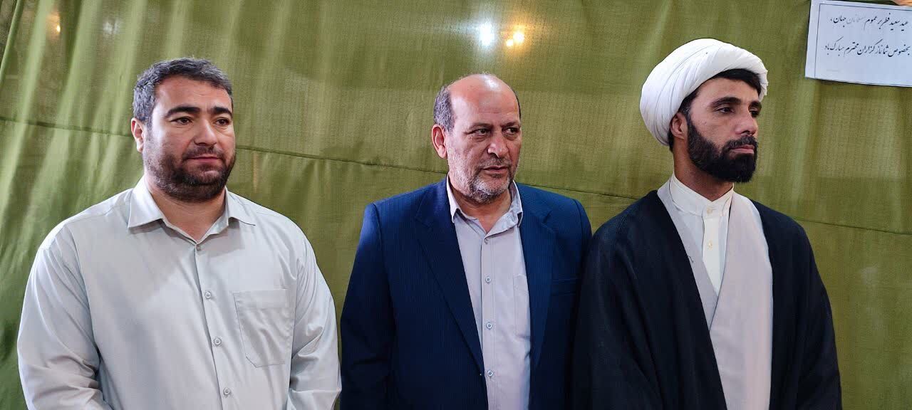 صف آرایی نمازگزاران صالح آبادی در روز عید سعید فطر