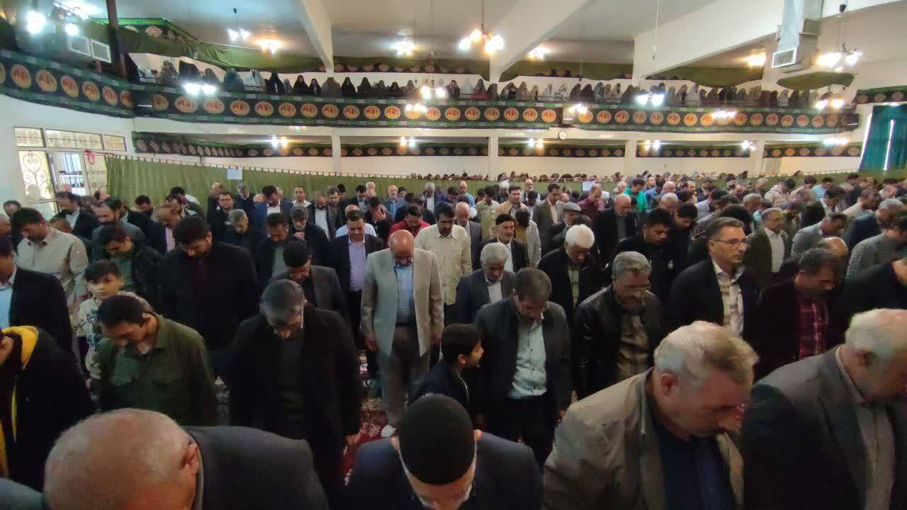 صف آرایی نمازگزاران صالح آبادی